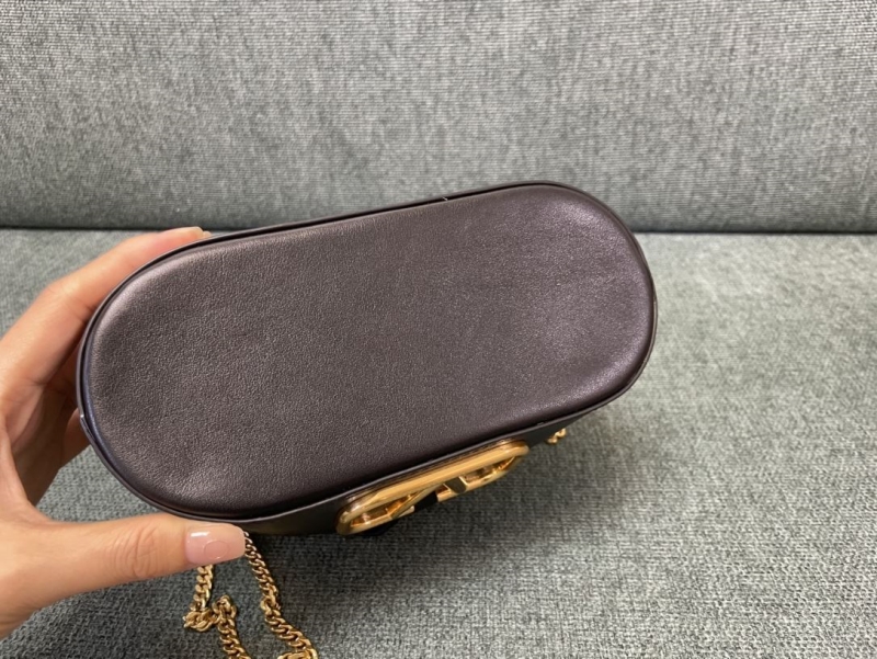 Va1e*ntin0 bucket bag